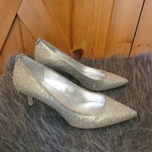 MICHAEL MICHAEL KORS SPARKLING SILVER COLOR POINTED TOE HEEL SIZE 8M Womens